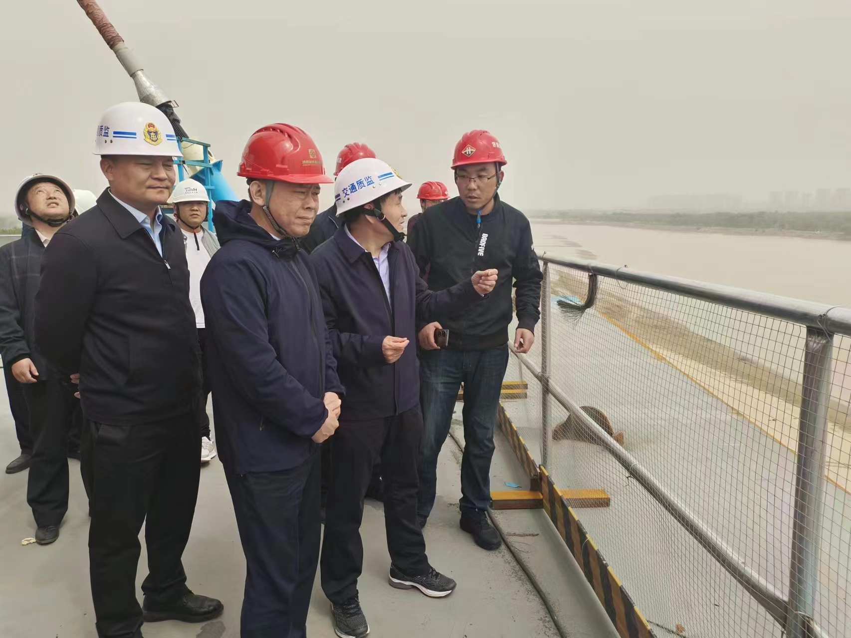 济南市交通工程质量监督领导视察G104京岚线济南黄河公路大桥扩建工程项目